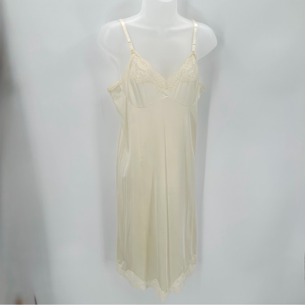 Vintage Adonna Full Slip Sz 34 Cream Lingerie Chemise Lace Trim Nylon USA SPOTS
